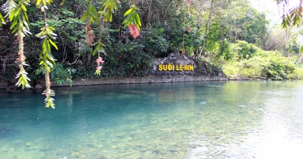 Vẻ đẹp di tích Suối Lê Nin – Hang Pác Bó