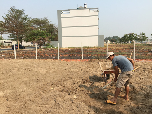 Kh&ocirc;ng chỉ c&aacute;c quận, huyện v&ugrave;ng ven m&agrave; c&aacute;c quận trung t&acirc;m cũng đang bị l&agrave;m gi&aacute;.