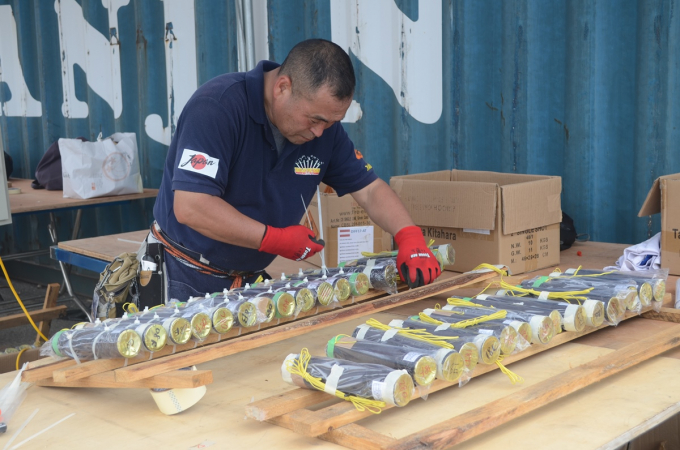 &Ocirc;ng Josh Kabasawa &ndash;đội trưởng đội ph&aacute;o hoa Nhật Bản.