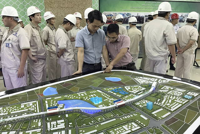 Trong quy hoạch, tr&ecirc;n địa b&agrave;n th&agrave;nh phố H&agrave; Nội sẽ c&oacute; 8 tuyến đường sắt đ&ocirc; thị. Khi mạng lưới đường sắt đ&ocirc; thị được kh&eacute;p k&iacute;n, xe c&aacute; nh&acirc;n sẽ bị hạn chế hoạt động tr&ecirc;n nhiều tuyến đường nhằm giảm &ugrave;n tắc giao th&ocirc;ng.