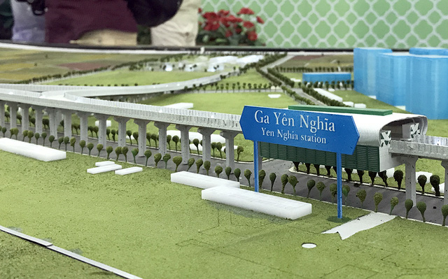 Nh&agrave; ga Y&ecirc;n Nghĩa nằm tr&ecirc;n quốc lộ 6, ph&iacute;a đối diện bến xe Y&ecirc;n Nghĩa