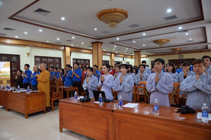 Buổi tập huấn n&acirc;ng cao năng lực quản l&yacute; t&igrave;nh nguyện d&agrave;nh cho c&aacute;c t&igrave;nh nguyện vi&ecirc;n diễn ra v&agrave;o 8h30 s&aacute;ng ng&agrave;y 20/5/2017, tại hội trường ch&ugrave;a Qu&aacute;n Sứ, H&agrave; Nội.