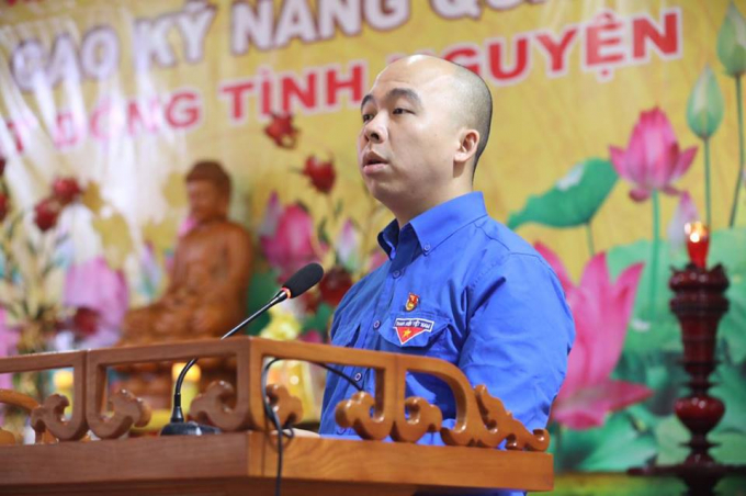 Anh Trần Linh Sơn -Trưởng ph&ograve;ng Truyền th&ocirc;ng - Hội LHTN Việt Nam ph&aacute;t biểu v&agrave; trả lời những c&acirc;u hỏi của c&aacute;c t&igrave;nh nguyện vi&ecirc;n tại buổi tập huấn.