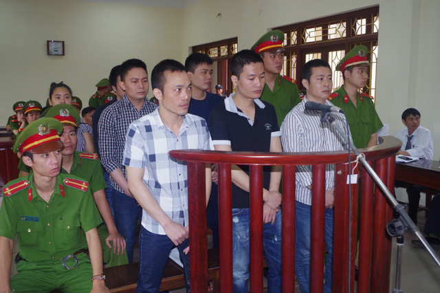 C&aacute;c bị c&aacute;o tại phi&ecirc;n t&ograve;a.