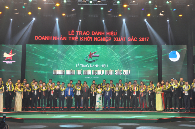 Lễ trao danh hiệu doanh nh&acirc;n trẻ khởi nghiệp xuất sắc năm 2017 được tổ chức long trọng tại Nh&agrave; h&aacute;t &Acirc;u Cơ v&agrave;o tối ng&agrave;y 19/05.