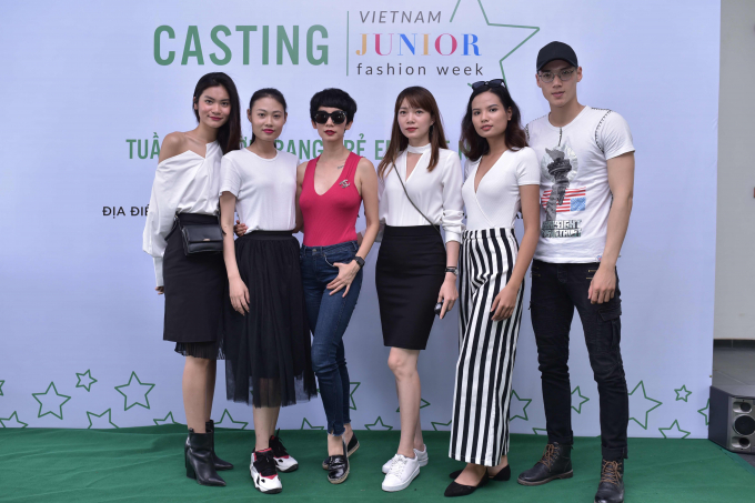 Kim Dung, Mai Giang, Xu&acirc;n Lan, Nguyễn Ng&acirc;n, Tiểu Linh, Văn Hội.