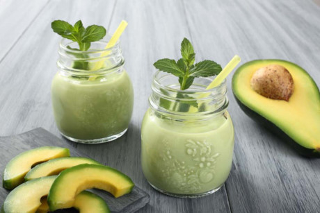 Một ly bơ c&oacute; chứa 23% folate, chất đ&atilde; được chứng minh c&oacute; t&aacute;c dụng giảm nguy cơ do bệnh tim g&acirc;y ra