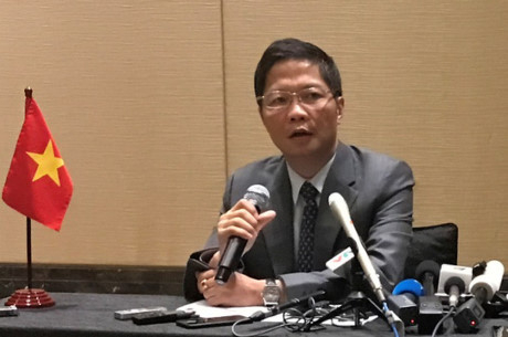 Bộ trưởng Bộ C&ocirc;ng Thương Trần Tuấn Anh tại buổi họp b&aacute;o sau cuộc họp với bộ trưởng thương mại TPP - Ảnh: Bộ C&ocirc;ng Thương