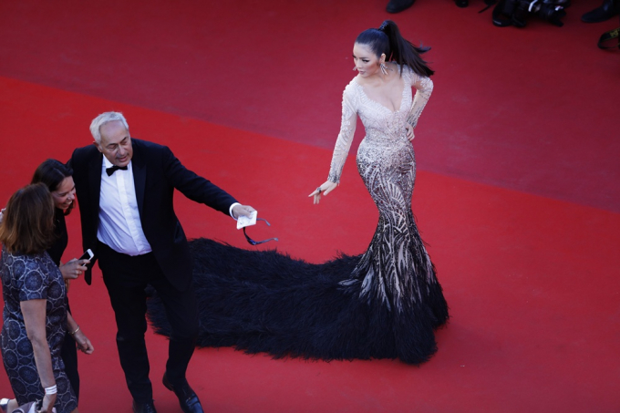 L&yacute; Nh&atilde; Kỳ đẹp tựa Nữ ho&agrave;ng Cleopatra tr&ecirc;n thảm đỏ