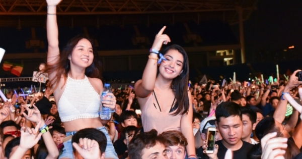 Sôi động đêm nhạc của DJ top 3 thế giới Hardwell tại Hà Nội