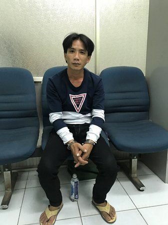 Đối tượng Nửa tại cơ quan C&ocirc;ng an. (Ảnh : b&aacute;o D&acirc;n Việt)