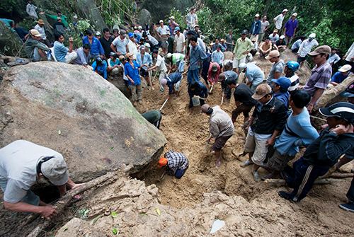 H&agrave;ng chục phu trầm t&igrave;m kỳ nam ở rừng Kh&aacute;nh Sơn (Kh&aacute;nh H&ograve;a). Ảnh:&nbsp;Th&agrave;nh Nguyễn.