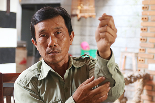 &Ocirc;ng Tiết kể về&nbsp;lần đi trầm gặp phải nh&oacute;m cướp. Ảnh:&nbsp;Xu&acirc;n Ngọc.