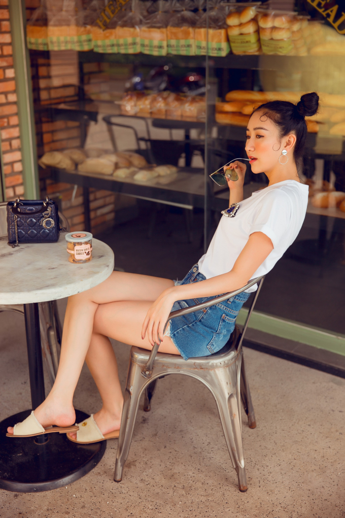 &Aacute; hậu H&agrave; Thu diện street style s&agrave;nh điệu đầy &ldquo;nổi loạn&rdquo;