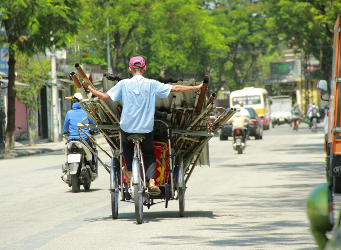 Những h&igrave;nh ảnh n&agrave;y rất dễ d&agrave;ng bắt gặp tr&ecirc;n đường phố Huế.
