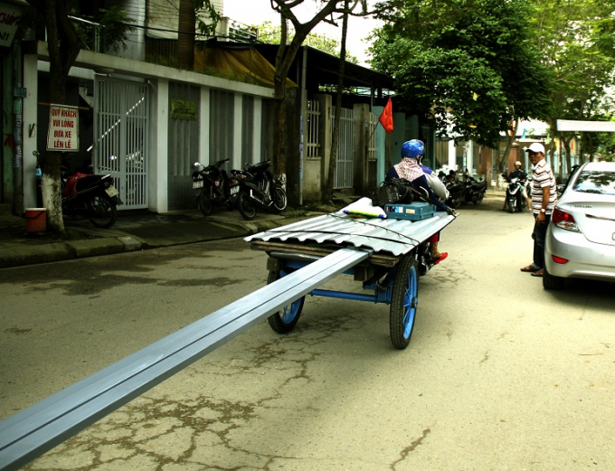 Người đi đường phải tr&aacute;nh n&eacute; khi gặp những cỗ xe nguy hiểm n&agrave;y.