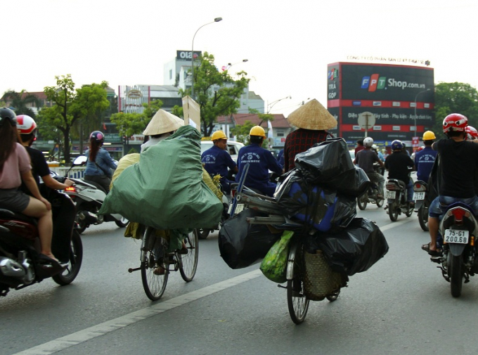 V&igrave; cuộc sống mưu sinh, nhiều người qu&ecirc;n đi c&oacute; một mối hiểm họa lu&ocirc;n r&igrave;nh rập theo họ.