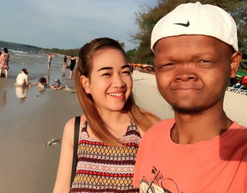 Những h&igrave;nh ảnh t&igrave;nh cảm của cặp đ&ocirc;i được c&ocirc; g&aacute;i -&nbsp;nickname&nbsp;Kwan Dii Kwan Dii - chia sẻ tr&ecirc;n trang Facebook của c&ocirc;. C&ocirc; c&ograve;n t&igrave;nh cảm viết