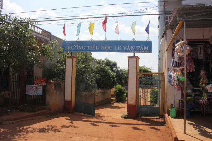 Trường tiểu học L&ecirc; Văn T&aacute;m nơi xảy ra vụ việc