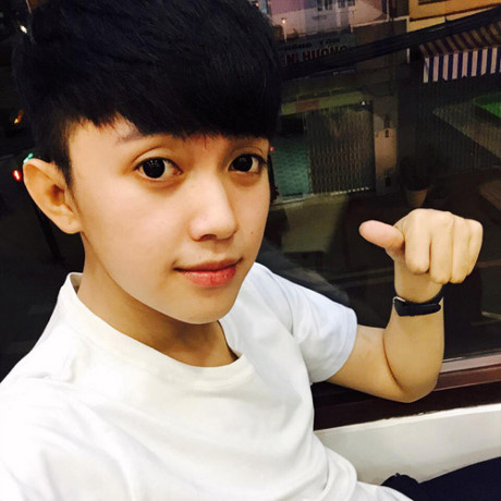 Ngay khi l&agrave; con trai, Hương Giang (l&uacute;c ấy c&oacute; t&ecirc;n l&agrave; Trường Giang) đ&atilde; rất xinh đẹp.