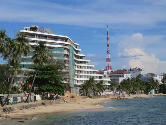 Kh&aacute;ch sạn Hương Biển&nbsp;được x&acirc;y dựng s&aacute;t bờ bển thị trấn Dương&nbsp;Đ&ocirc;ng, huyện&nbsp;Ph&uacute; Quốc.