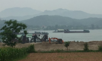 Khai thác cát trên Sông Đà: Cần bảo vệ tài nguyên và quyền lợi người dân