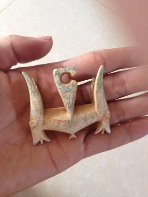 Trang sức đầu th&uacute; nghi l&agrave; cổ vật thời văn h&oacute;a Sa Huỳnh. (Ảnh: Ng&ocirc; Ho&agrave;ng Long)