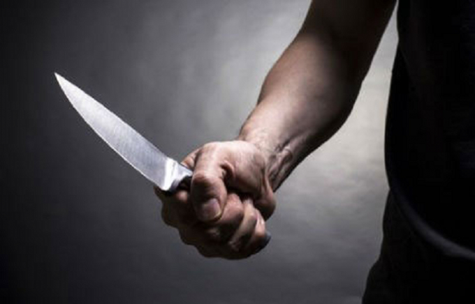 Người con trai d&ugrave;ng dao truy s&aacute;t cả gia đ&igrave;nh khiến người bố thiệt mạng, người mẹ v&agrave; anh trai bị thương nặng (Ảnh minh họa).