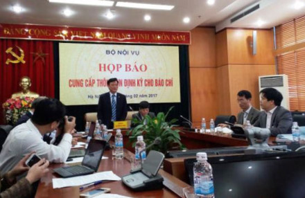 Bộ Nội vụ họp b&aacute;o cung cấp th&ocirc;ng tin định kỳ cho b&aacute;o ch&iacute;, s&aacute;ng 17.2. Ảnh: Infonet.