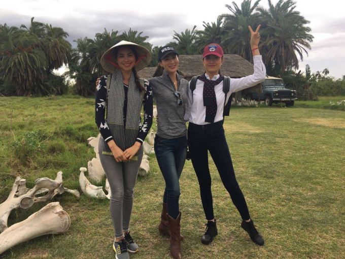 C&ugrave;ng tham gia với Phạm Hương v&agrave; Lệ Hằng trong chuyến đi n&agrave;y ở Kenya l&agrave; Hoa hậu Quốc tế 2012 Ikumi Yoshimatsu. Cả ba người đẹp vui vẻ chụp h&igrave;nh c&ugrave;ng nhau.&nbsp;