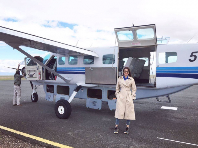 Sau đ&oacute;, Phạm Hương v&agrave; Lệ Hằng đ&atilde; di chuyển bằng m&aacute;y bay nhỏ tới Samburu, nơi c&oacute; khu bảo tồn v&agrave; tộc người Samburu, họ sống chung với động vật hoang d&atilde; suốt bao đời nay.&nbsp;