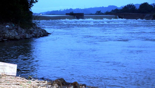 Hiện trường nơi ph&aacute;t hiện thi thể ch&aacute;u b&eacute; (ảnh Hữu Ho&agrave;n).