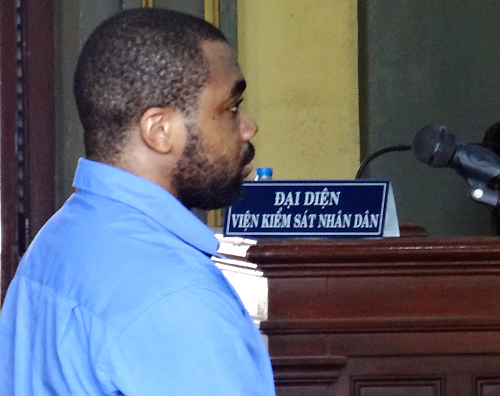 Chukwudi tại t&ograve;a h&ocirc;m nay. (Ảnh: VNExpress)