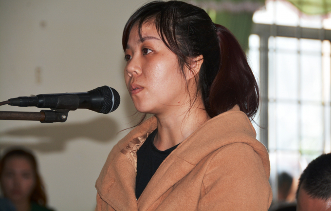 Trần Thị Tuyết Hương vợ nạn nh&acirc;n v&agrave; cũng l&agrave; bị c&aacute;o tại t&ograve;a.