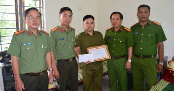 Thừa Thiên Huế: Trưởng Công an xã truy bắt tội phạm được biểu dương khen thưởng