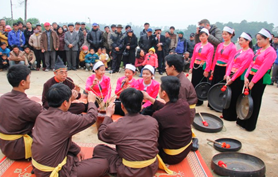 Lễ hội cồng chi&ecirc;ng của d&acirc;n tộc Mường.