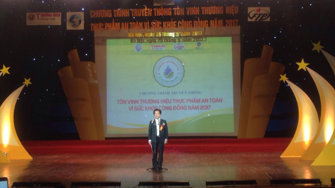 Chủ tịch Hội Nghệ nh&acirc;n v&agrave; Thương hiệu Việt Nam -Tiến sĩ L&ecirc; Ngọc Dũng ph&aacute;t biểu khai mạc chương tr&igrave;nh.