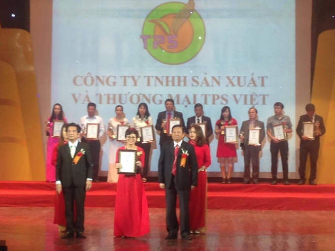 T&ocirc;n vinh c&aacute;c doanh nghiệp đạt ti&ecirc;u ch&iacute; trong chương tr&igrave;nh