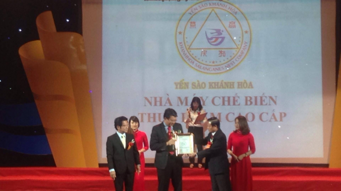 T&ocirc;n vinh c&aacute;c doanh nghiệp đạt ti&ecirc;u ch&iacute; trong chương tr&igrave;nh