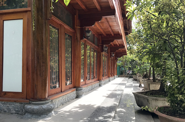 Ng&ocirc;i nh&agrave; s&agrave;n 2 tầng ho&agrave;n to&agrave;n&nbsp;bằng gỗ.