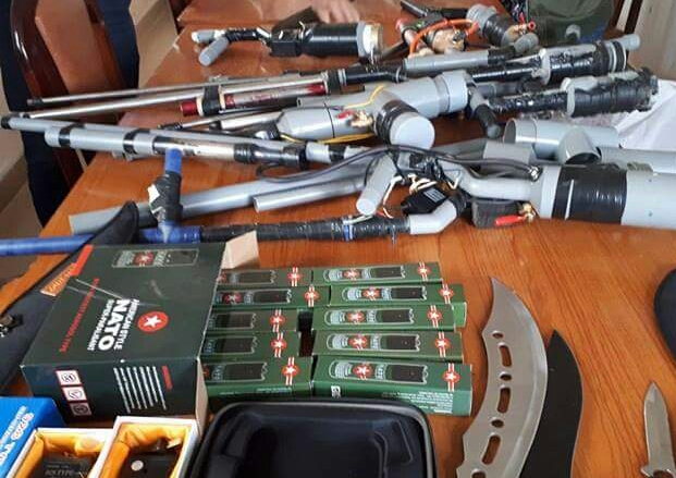 Vũ kh&iacute; tr&aacute;i ph&eacute;p bị cơ quan chức năng thu giữ.