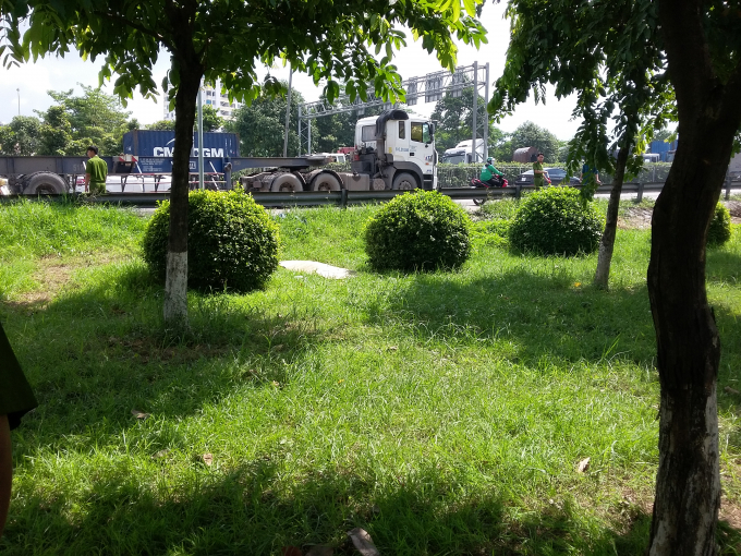 Thi thể nạn nh&acirc;n tại hiện trường.