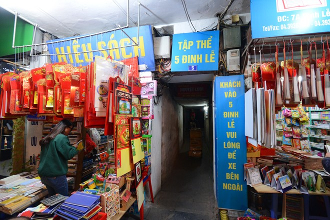 Phố Đinh Lễ - kh&ocirc;ng gian văn h&oacute;a, tri thức đ&atilde; gắn b&oacute; với người H&agrave; Nội hơn 20 năm nay.