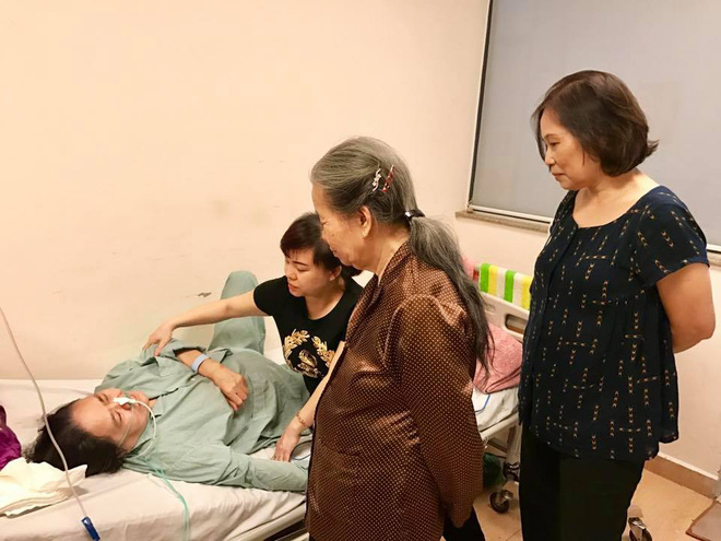 B&agrave; đ&atilde; bỏ lại trần gian, bỏ cả bao ấp ủ c&ograve;n dang dở. (Ảnh: Vũ Th&uacute;y Hoa)