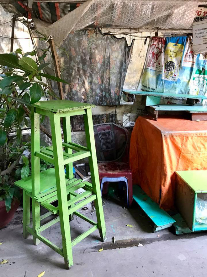 Chiếc ghế m&agrave; b&agrave; M&atilde;o vẫn thường ngồi, giờ trơ lại hư kh&ocirc;ng. (Ảnh: Vũ Th&uacute;y Hoa)