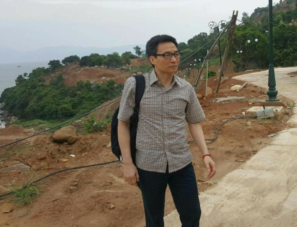 Trong chuyến thị s&aacute;t lần n&agrave;y, Ph&oacute; Thủ tướng chỉ đi c&ugrave;ng một số người th&acirc;n cận, kh&ocirc;ng c&oacute; sự tham dự của l&atilde;nh đạo TP. Đ&agrave; Nẵng.&nbsp;Ảnh: ST