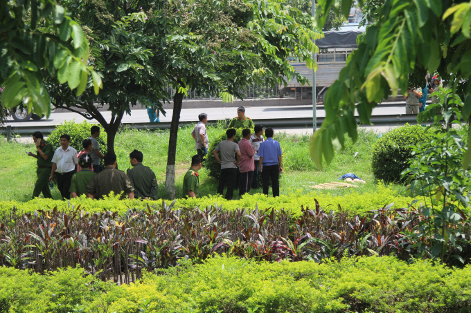 Từ lời khai ban đầu, c&oacute; thể c&ocirc; g&aacute;i tử vong do tai nạn giao th&ocirc;ng.