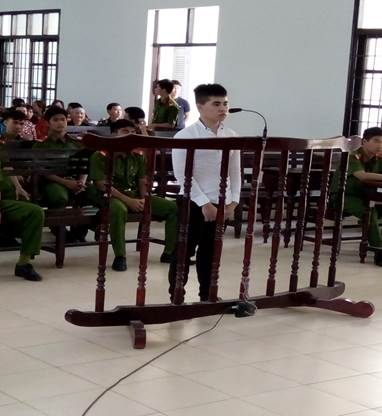 L&ecirc; Trung Huy tại phi&ecirc;n t&ograve;a.