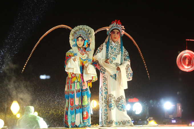 Tiết mục của đo&agrave;n kinh kịch Tr&ugrave;ng Kh&aacute;nh đến từ Trung Quốc.