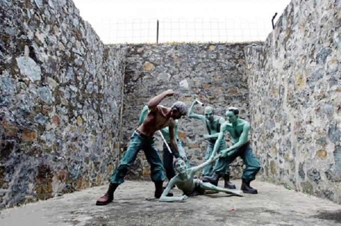 &nbsp;Ph&ograve;ng tắm nắng - Chuồng Cọp - Nh&agrave; t&ugrave; c&ocirc;n đảo.&nbsp;